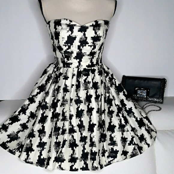 Rubber Ducky Productions, Inc. Dresses & Skirts - Rubber Ducky Productions Strapless Dress